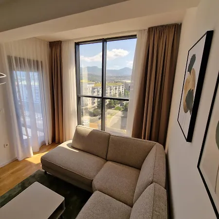 Delux Apartmani Dadi Plaza * 波德戈里察