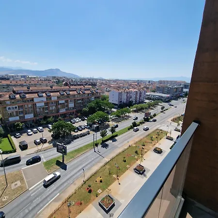 Delux Dadi Plaza
