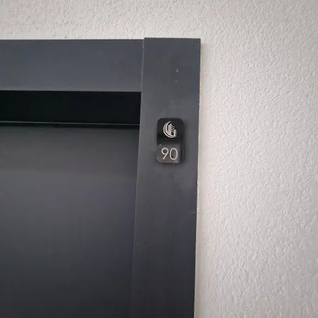 Delux Apartmani Dadi Plaza 波德戈里察